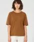 Mobile Preview: Frau mit HempAge Hanf T-Shirt Farbe almond