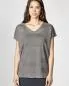 Preview: Frau mit HempAge Hanf T-Shirt - Farbe taupe aus 100% Hanf
