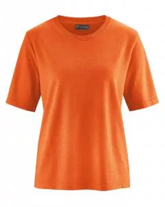 HempAge Hanf T-Shirt Farbe nectarine kombiniert mit highrise Hanf Jeans Farbe gobi