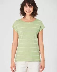 Frau mit HempAge Hanf T-Shirt Farbe matcha