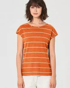 Frau mit HempAge Hanf T-Shirt Farbe nectarine