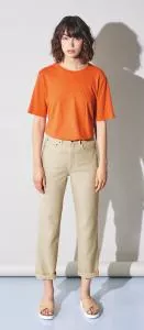 HempAge Hanf T-Shirt Farbe nectarine kombiniert mit highrise Hanf Jeans Farbe gobi