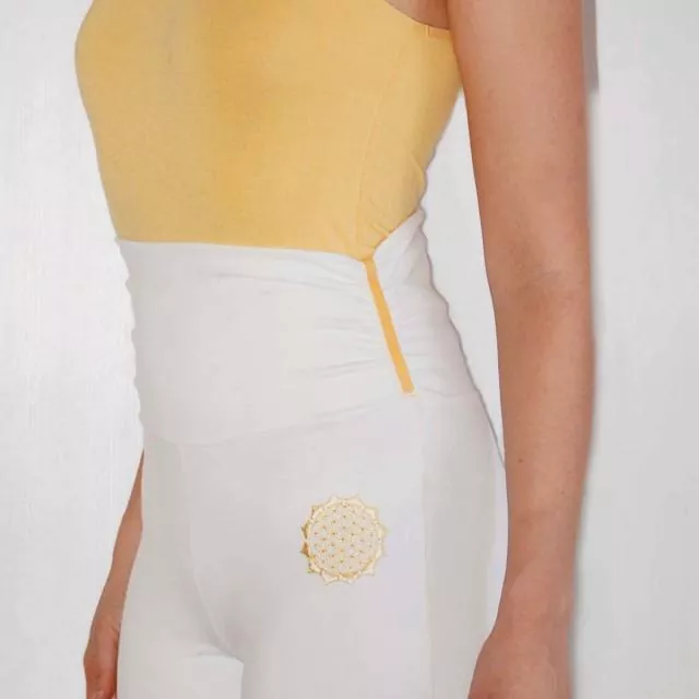 Spirit of Om Yoga Hose mit Umschlagbund - Farbe sonnengelb aus Bio-Baumwolle Spirit of Om Yoga Hose mit Umschlagbund - Farbe sonnengelb aus Bio-Baumwolle